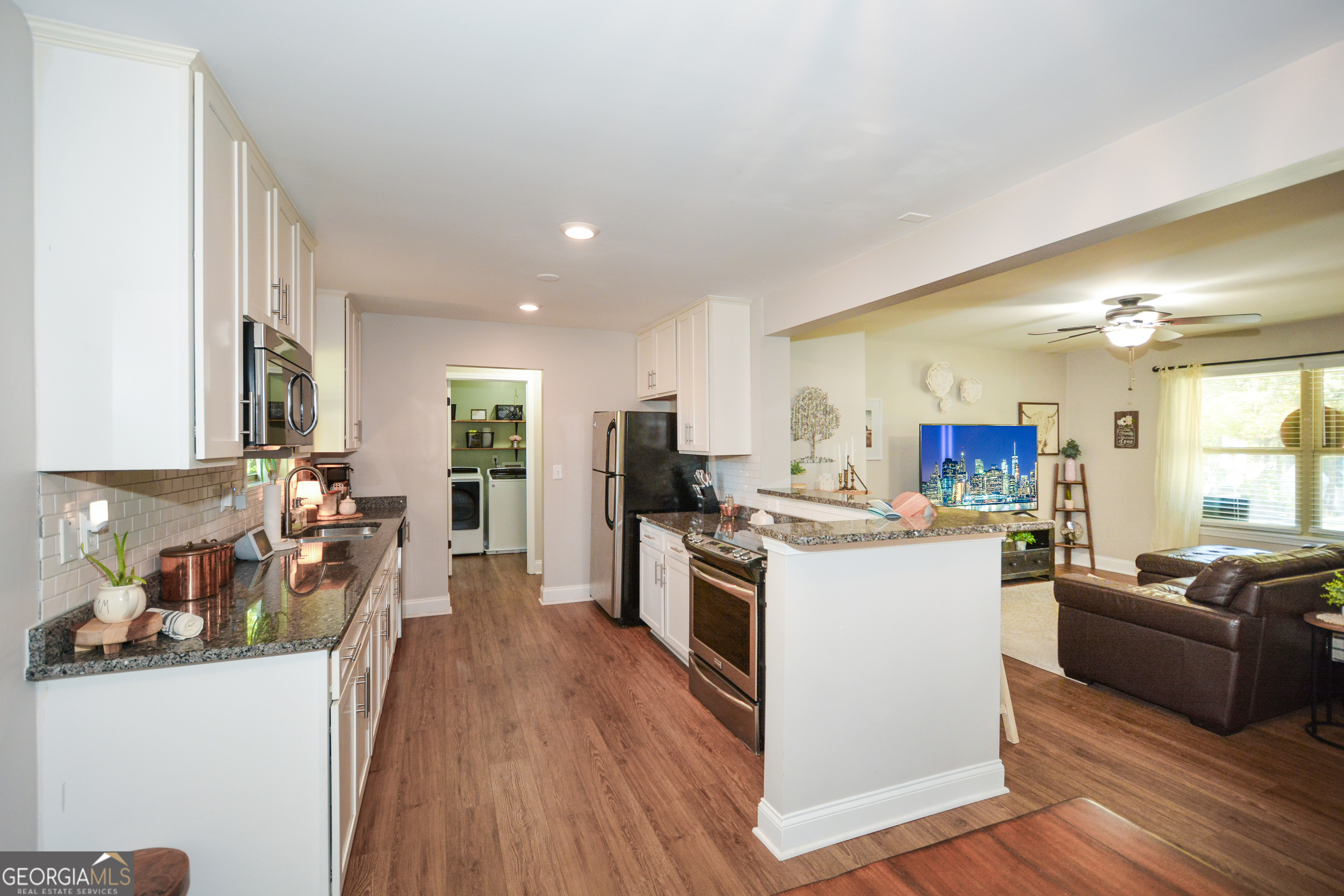 5806 Stonehaven DR NW