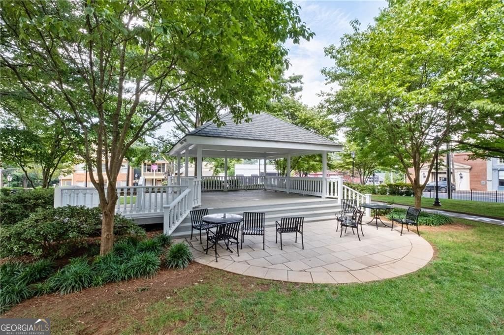 Roswell, Georgia 30075, United States, 5 Bedrooms Bedrooms, ,4 BathroomsBathrooms,Residential,Active,240789