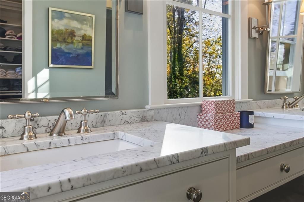 Roswell, Georgia 30075, United States, 5 Bedrooms Bedrooms, ,4 BathroomsBathrooms,Residential,Active,240789