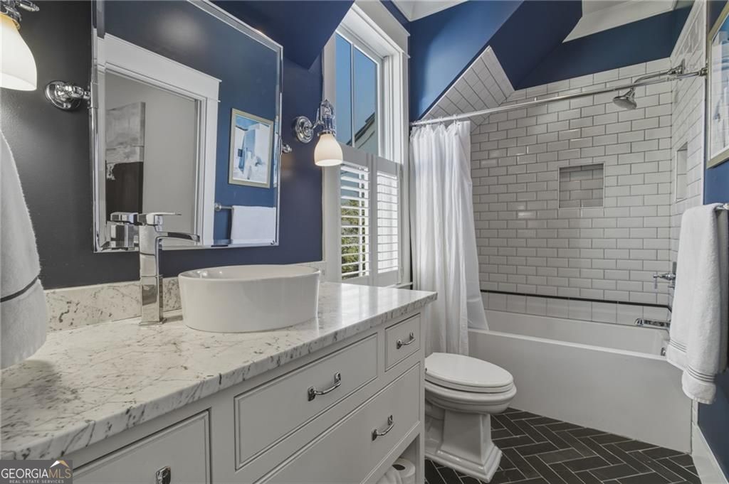 Roswell, Georgia 30075, United States, 5 Bedrooms Bedrooms, ,4 BathroomsBathrooms,Residential,Active,240789