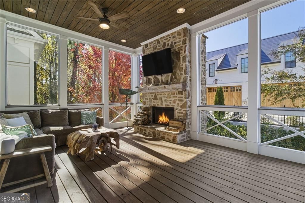 Roswell, Georgia 30075, United States, 5 Bedrooms Bedrooms, ,4 BathroomsBathrooms,Residential,Active,240789