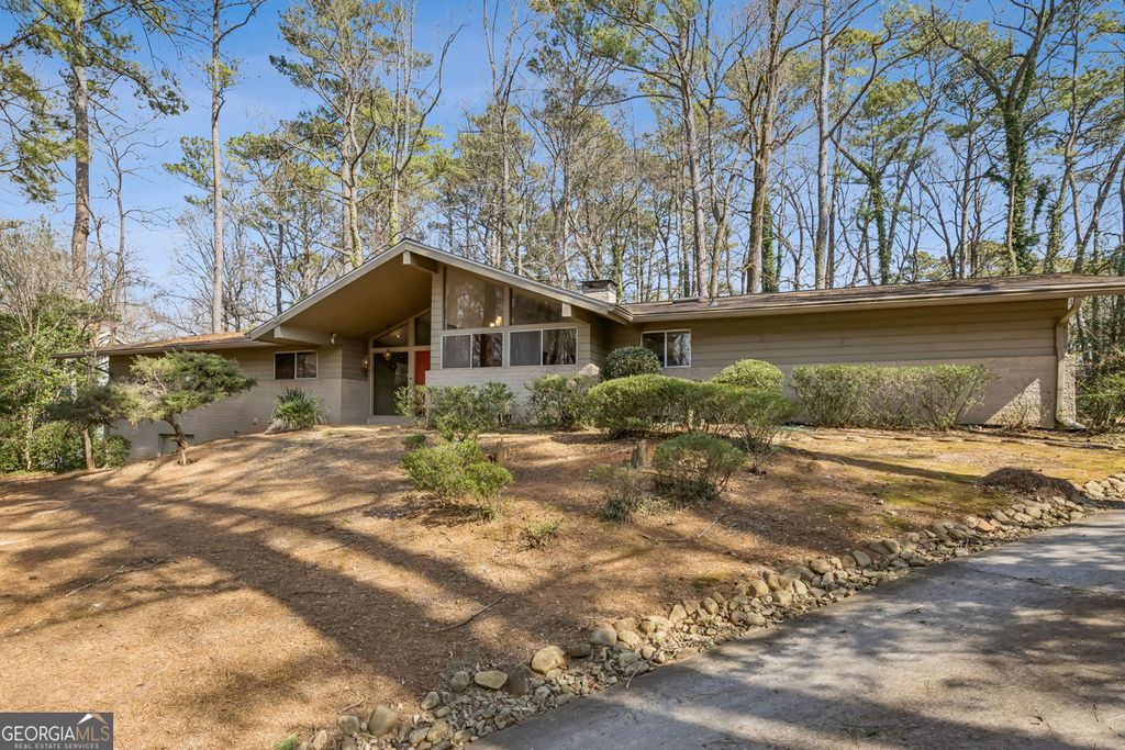 Photo of 6375 River Overlook Drive NW, Atlanta, GA 30328 (MLS # 10689576)