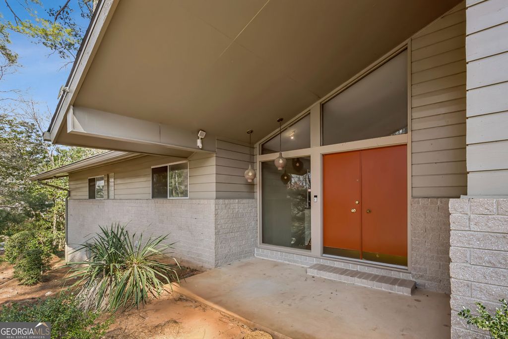 Photo of 6375 River Overlook Drive NW, Atlanta, GA 30328 (MLS # 10689576)