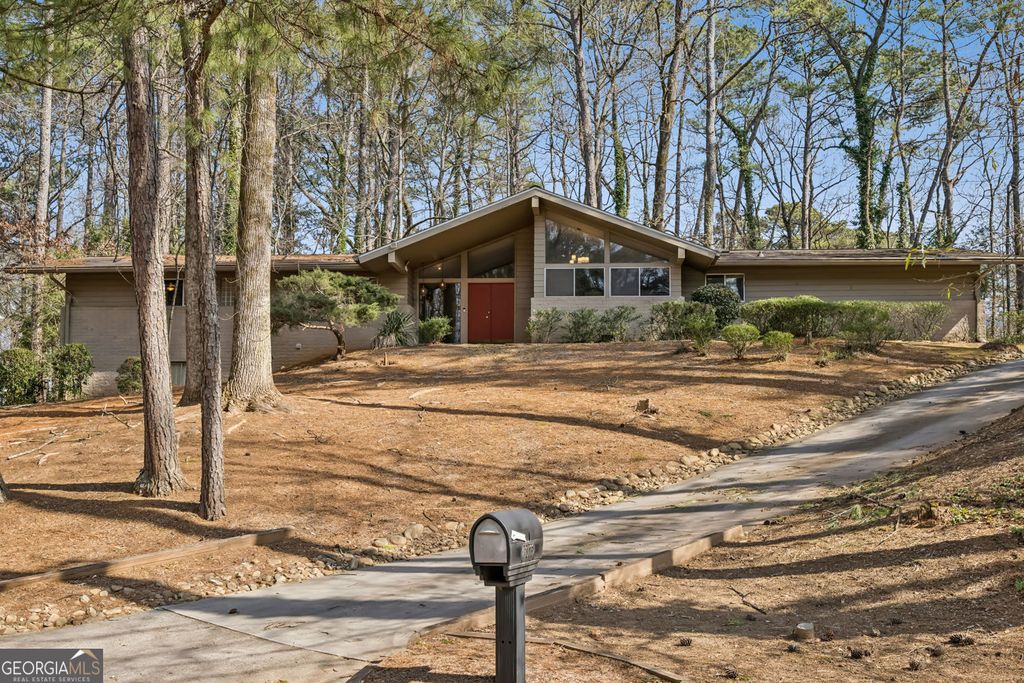 Photo of 6375 River Overlook Drive NW, Atlanta, GA 30328 (MLS # 10689576)