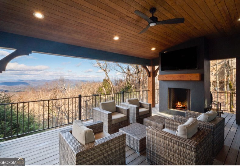 21 Sanderlin Mountain DR S