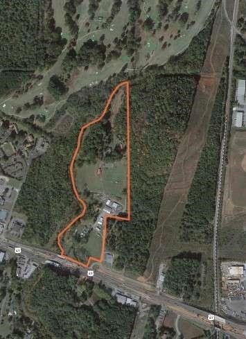 +/-33 acres. However, there is a 2.5 acre parcel that is available for $1M as an outparcel that can be cut from the current 33 acres. This 33 acres is located off of Lipscomb Cir in Cartersville. All utilities on site. High visibility from US Hwy 41. Located in Bartow county. See attached document for more detail information. Any development is subject to rezoning for developers intended use. Multiple Tax ID Parcels: 0071-0053-003, 0071-0053-006, 0071-0020-002, 0071-0053-004, 0071-0053-007, 0071-0020-003, 0071-0053-005, 0071-0053-008, 0071-0020-004, 0071-0020-001.