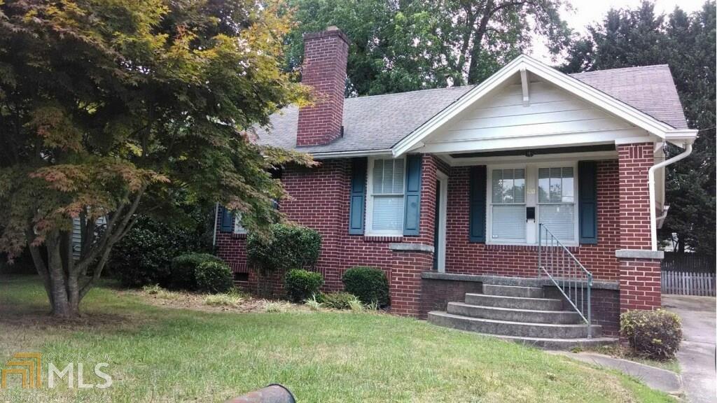 Charming bungalow in the heart of the city. Hardwood floors, high ceilings, sunroom and nice patio. Just off Green Street, close to Brenau, Northeast GA Medical Center, Downtown Gainesville and shopping. No pets.