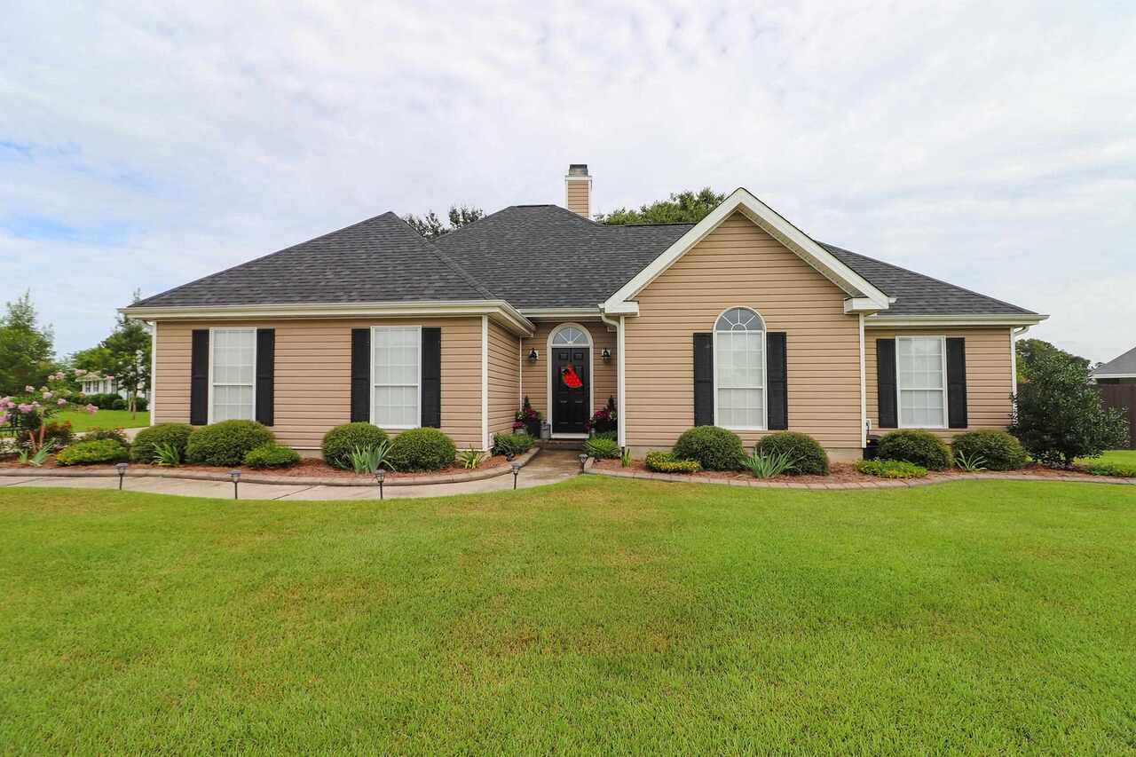 CUTE AS A BUTTON, This all 3 bedroom / 2 bath home sitting on almost 1 ACRE! Features include: living room area with built ins, fireplace, and hand scraped laminate flooring. Kitchen with eat in area, bar area, granite countertops, stainless steel appliances. Master with trey ceiling; master bath with double vanity, tiled shower, garden tub and walk in closet. Outdoor features privacy fence, covered porch and deck, and firepit. Roof, gutters, and water heater all replaced in 2016.