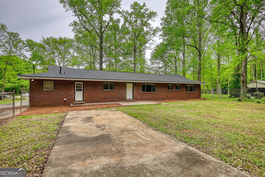 Photo of 555 Joy Street, Jackson, GA 30233 (MLS # 10729026)