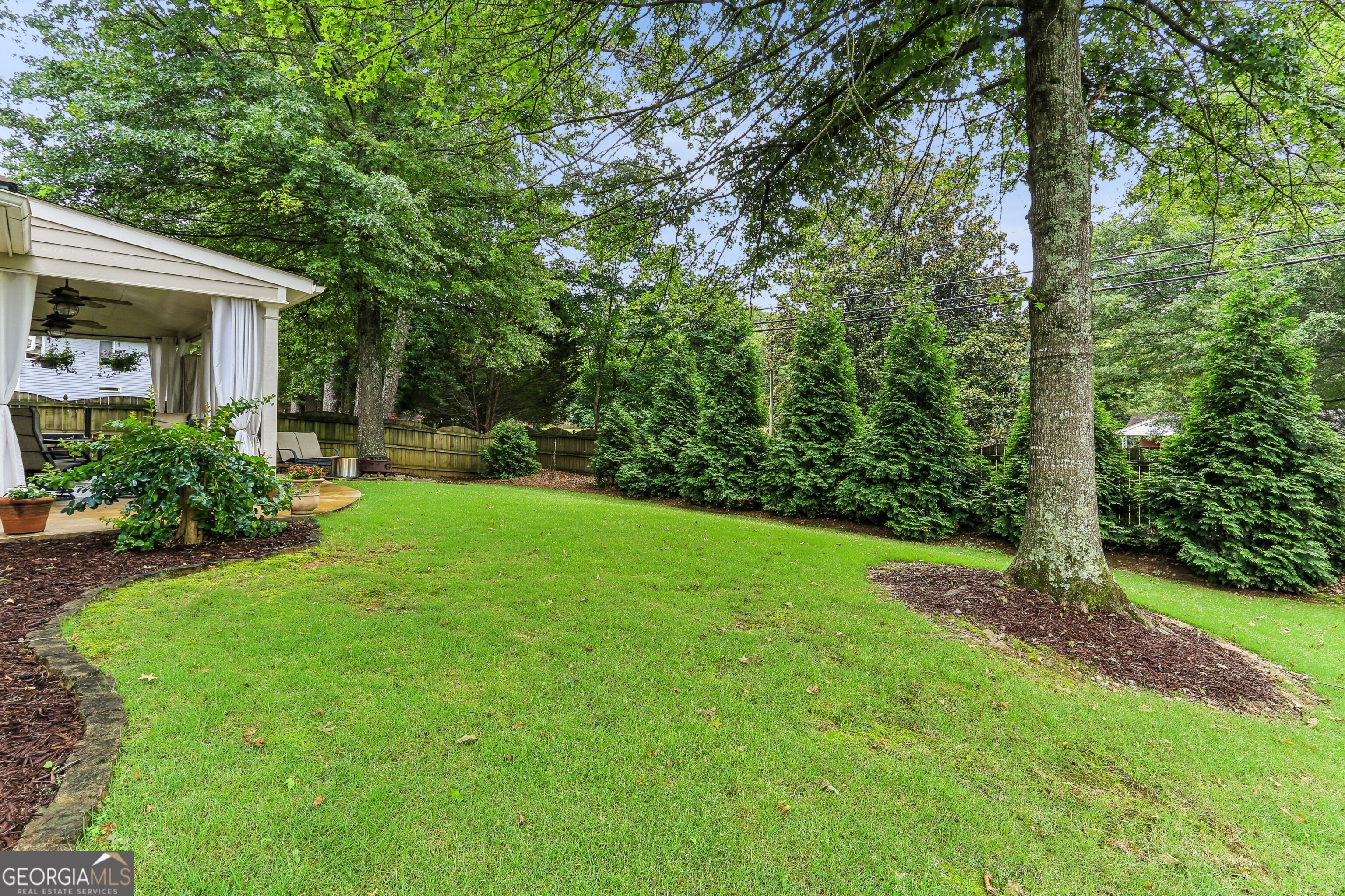 2624 E Madison DR