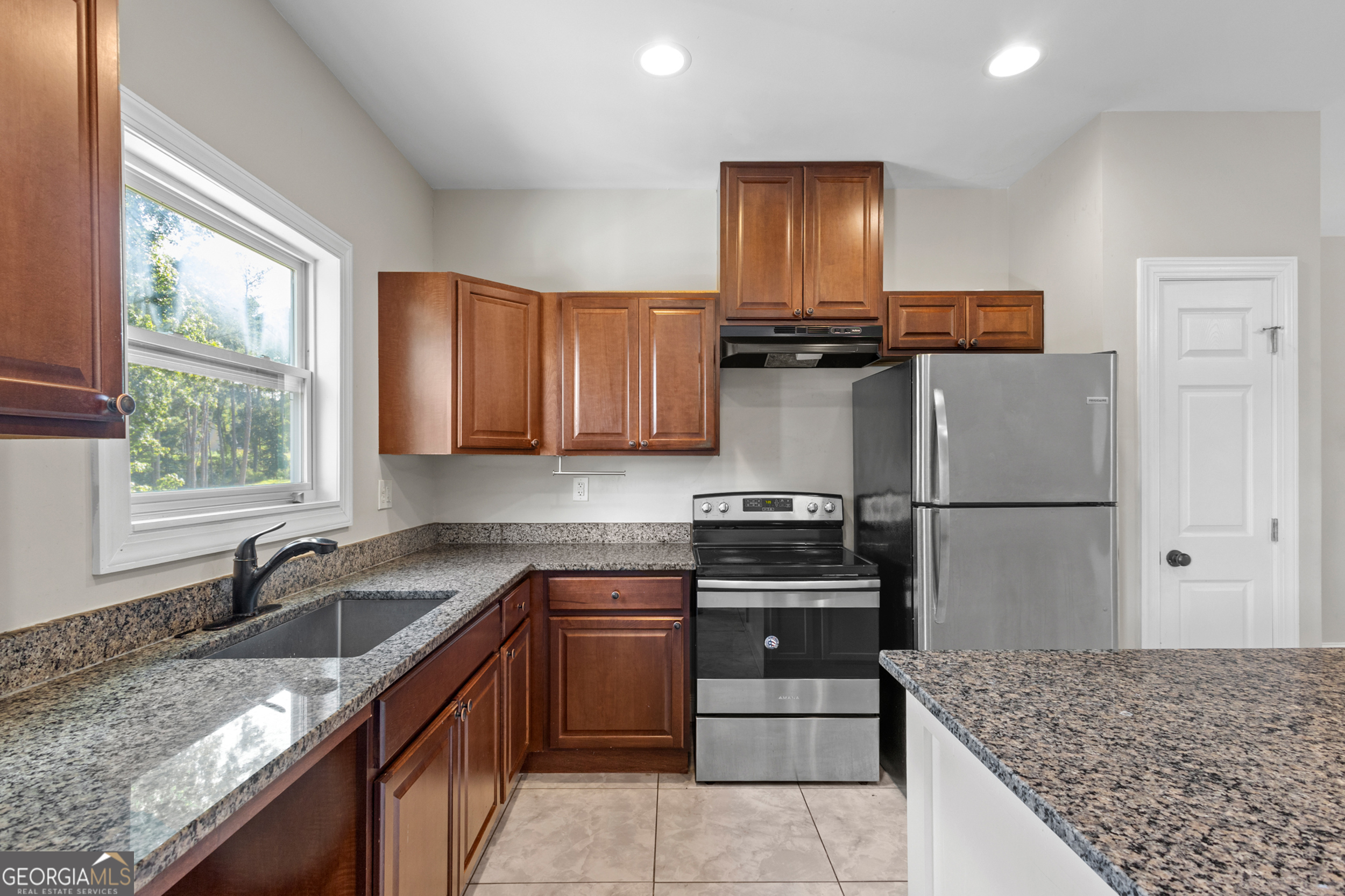 841 N Price RD