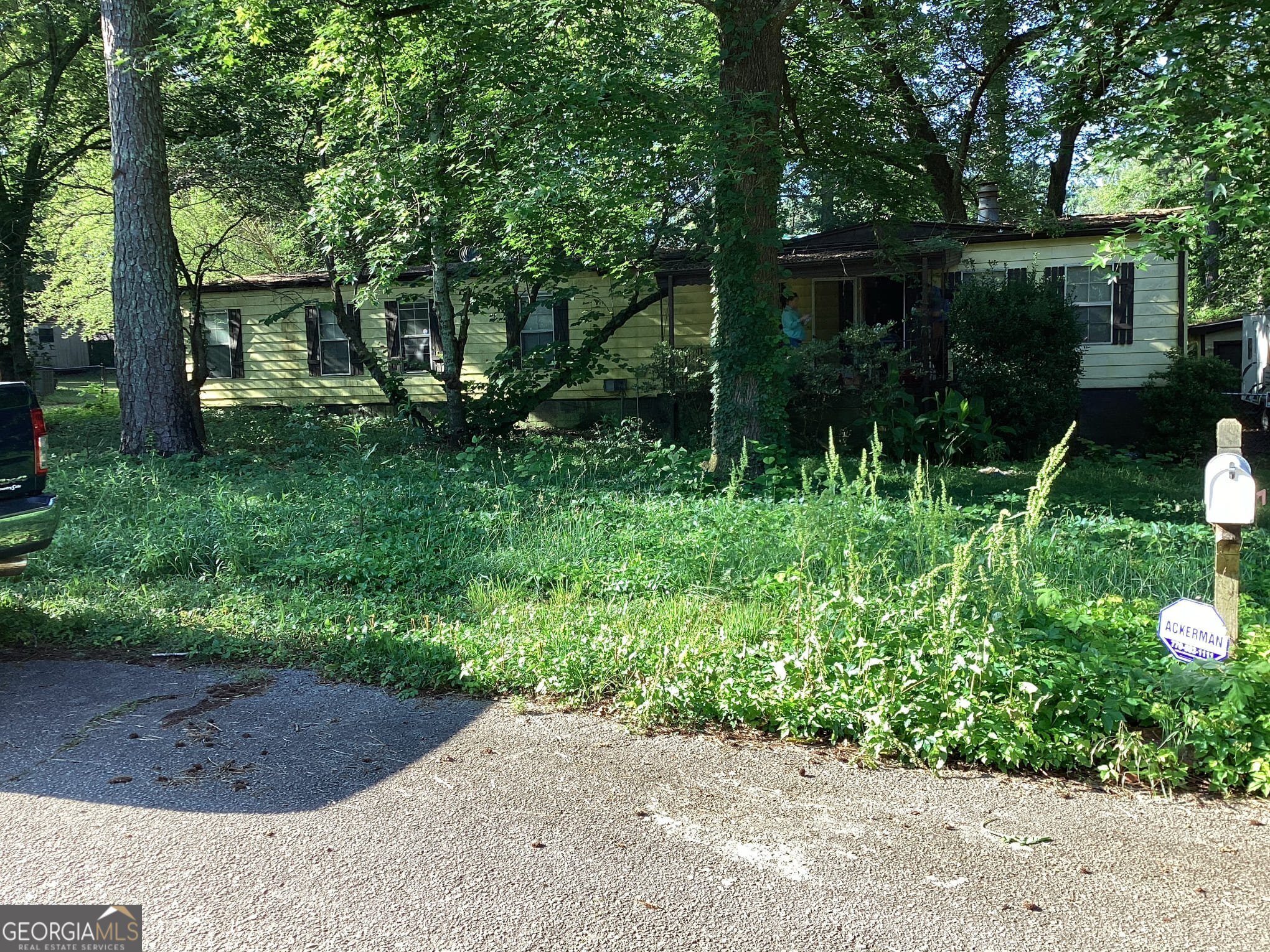 This mobile home is ready for a full renovation and offers huge upside potential. It will need a complete interior cosmetic rehab, along with a new roof and HVAC system. Whether you're flipping or holding, this is a great chance to add value for investors. Pick it up today and start your next project! The sale will be as-is.