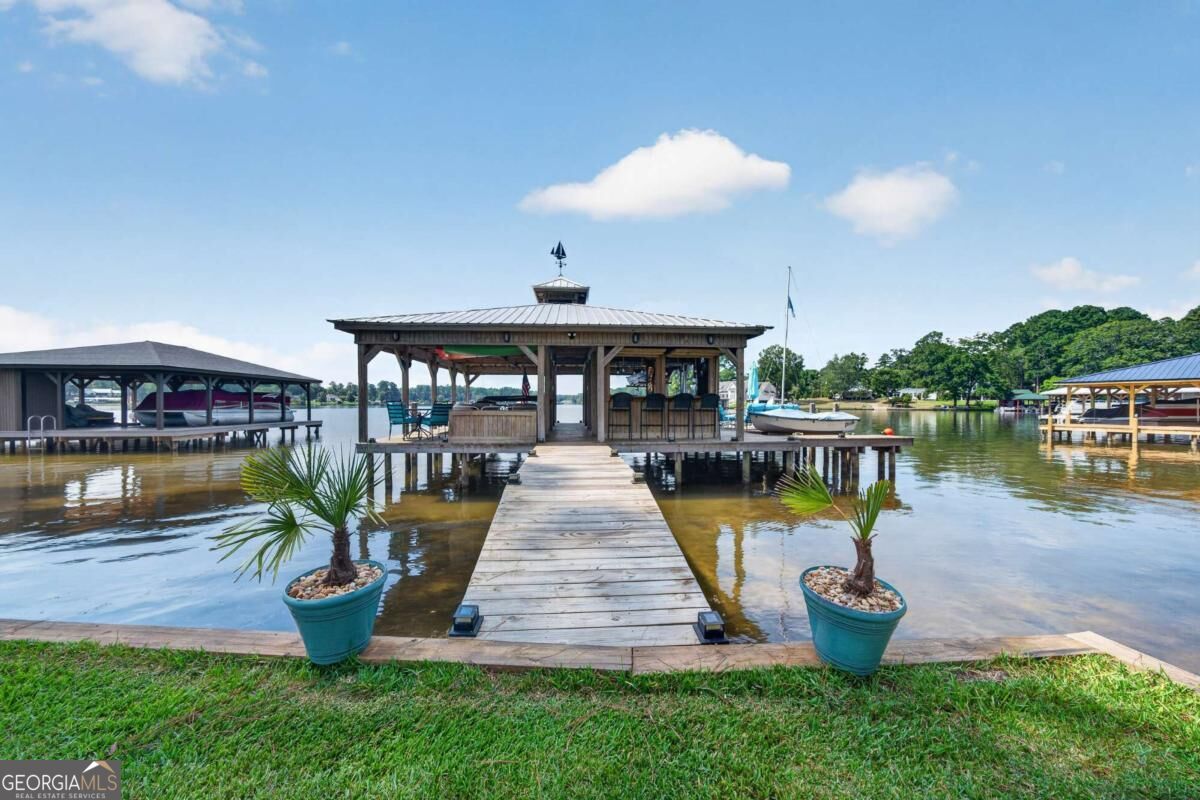 197 Lakeshore CIR