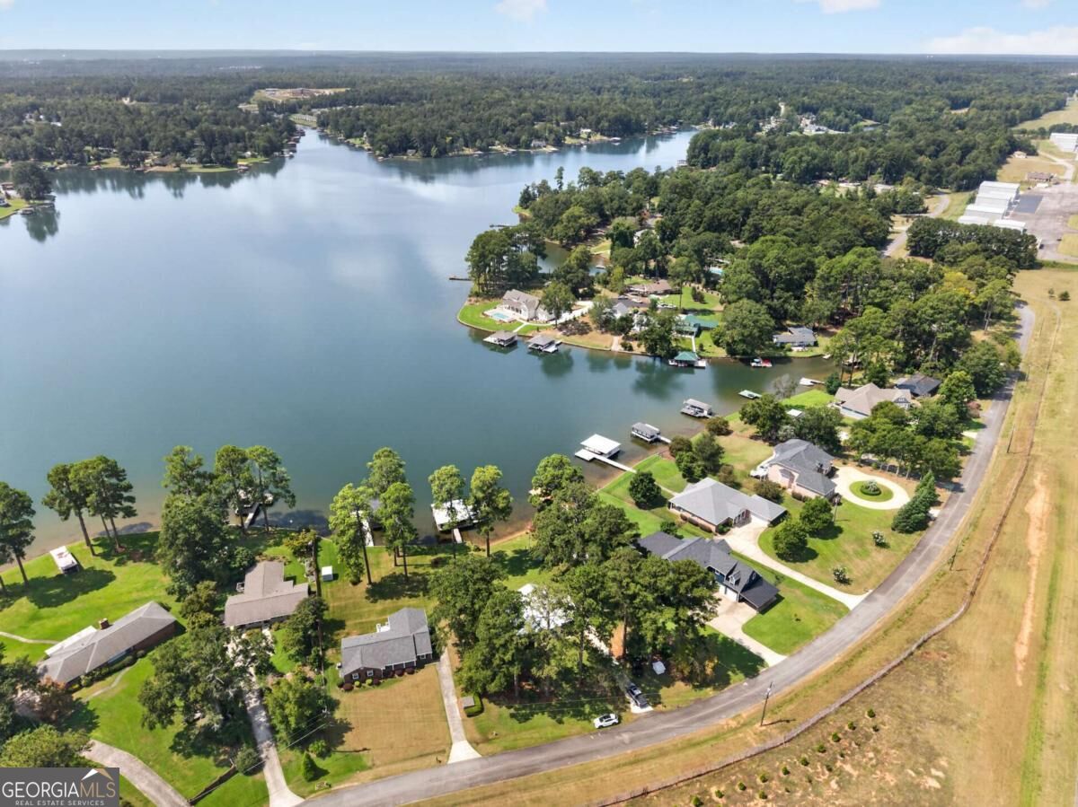 197 Lakeshore CIR