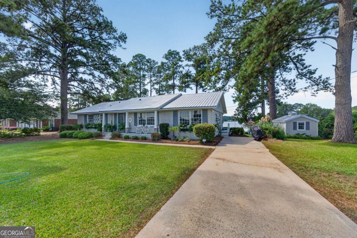 197 Lakeshore CIR