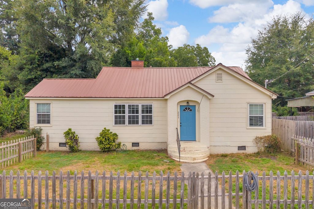 Photo of 221 Edwards Street, Elberton, GA 30635 (MLS # 10814097)