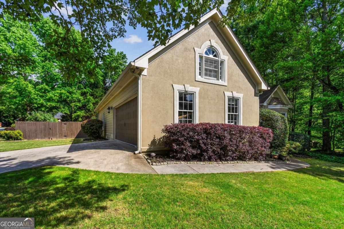 1694 Peachcrest CT