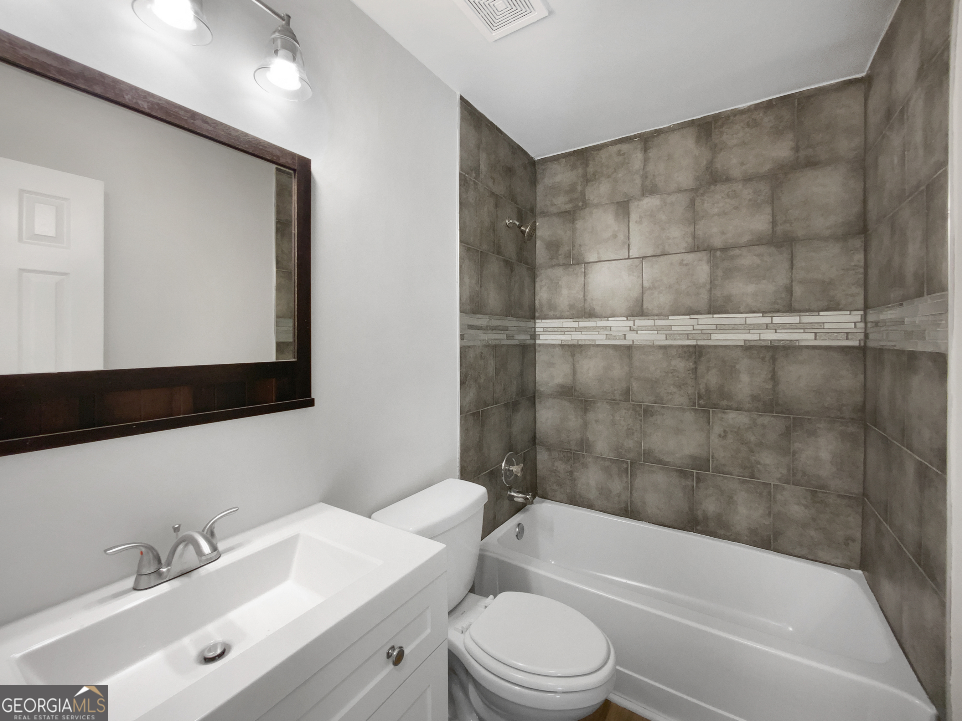 FOUR WINDS EAST - Residential