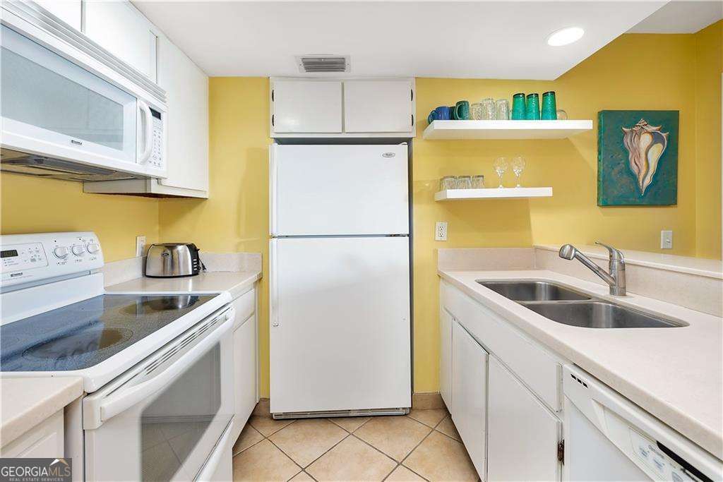 1524 Wood AVE 215