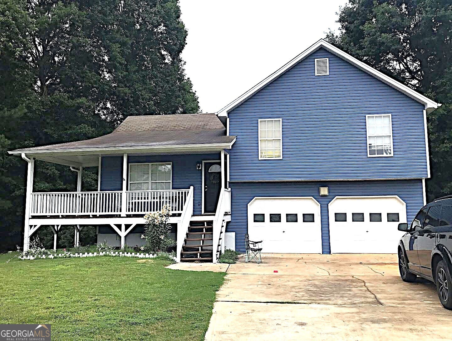 Charming split-level home featuring a spacious private, fenced backyard with a deck perfect for entertaining! Nestled in a peaceful cul-de-sac, this property offers convenient access to both Dallas and Villa Rica. Enjoy hardwood laminate flooring throughout the living areas, and a master suite complete with its own private bathroom. Don't miss out on this incredible opportunity-call today to schedule your appointment!