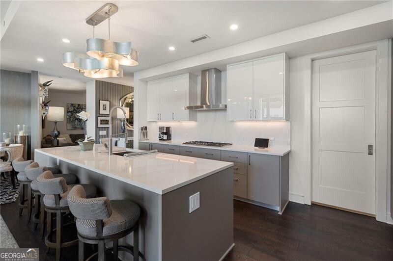 2425 Peachtree RD NE 707