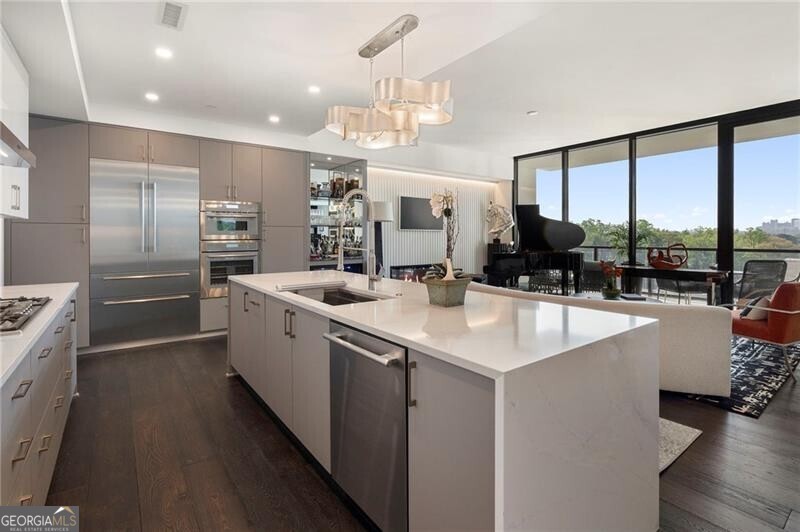 2425 Peachtree RD NE 707