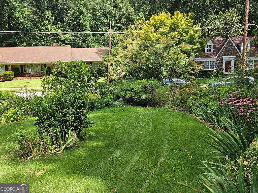 2431 W Woodland CIR
