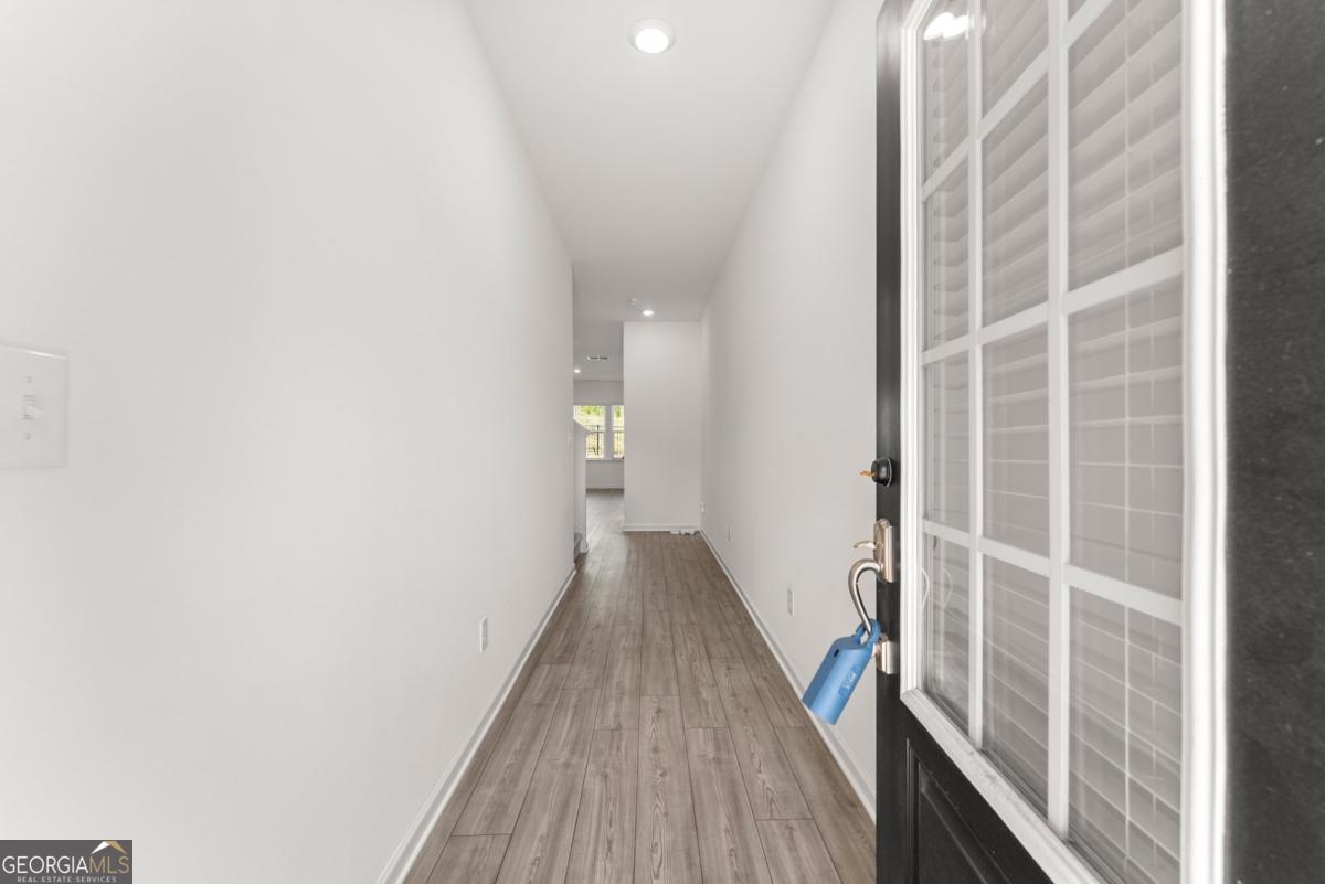 1042 Edwin LN