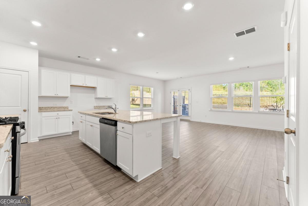 1042 Edwin LN