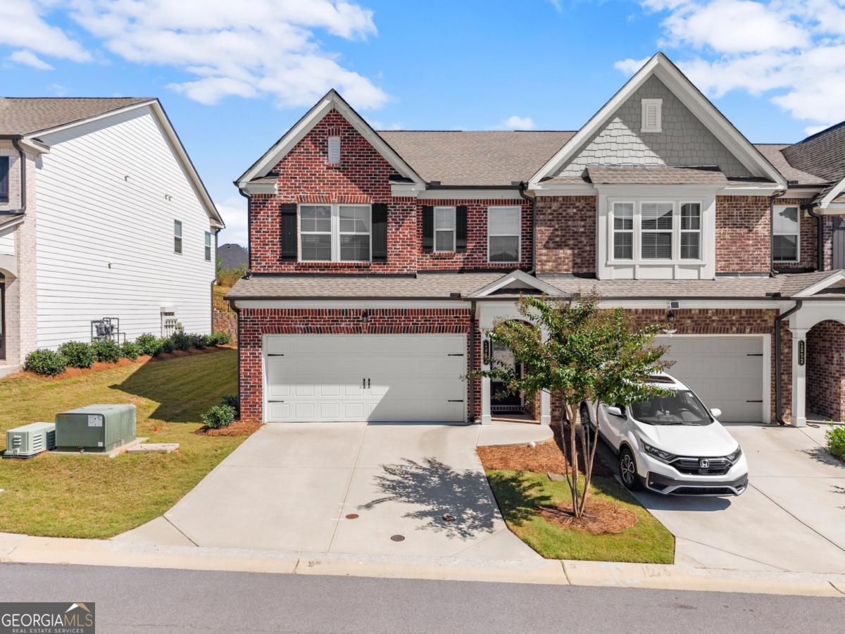 1042 Edwin LN
