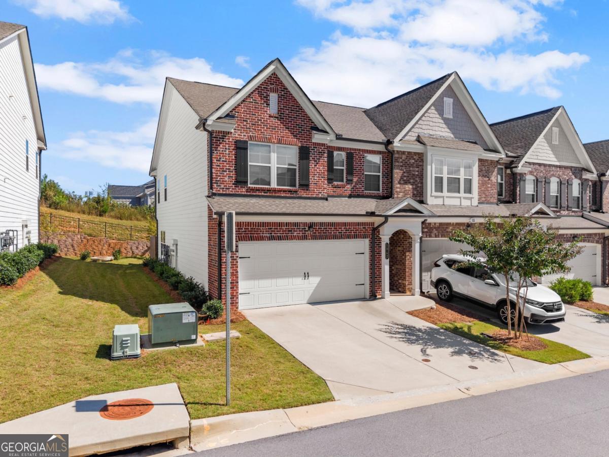 1042 Edwin LN