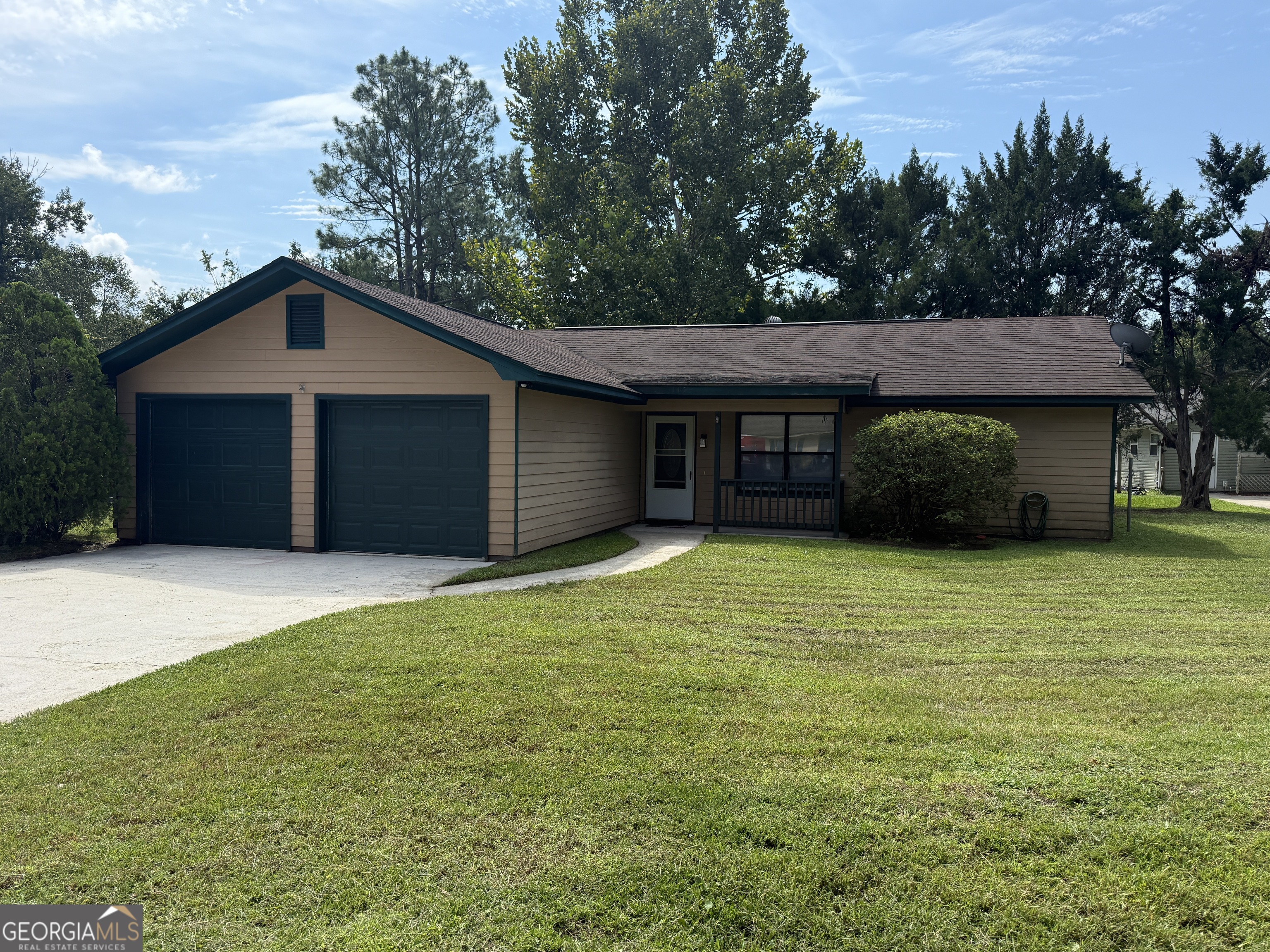 Perfect starter home or investment property in Kingsland, Ga. Three bedroom, two bathroom, split floor-plan with a large yard on a corner lot. There's new flooring throughout the home and new countertops in the kitchen. Double doors, two-car garage for parking and a small fenced area in the back yard.