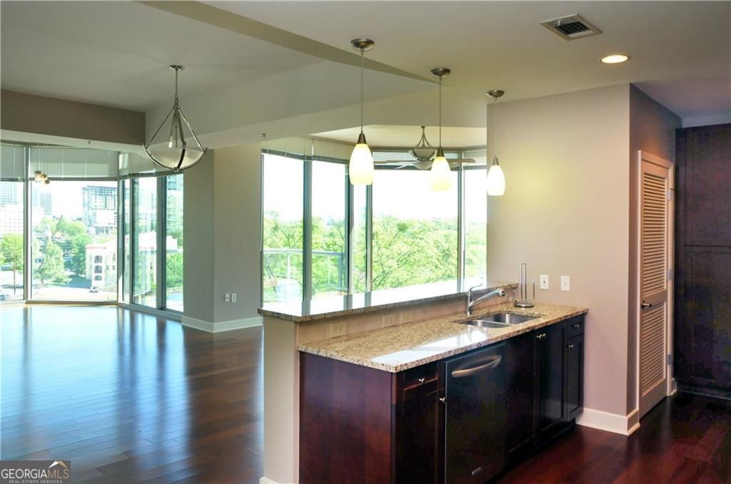 Photo of 2795 Peachtree Road #709, Atlanta, GA 30305 (MLS # 10662901)