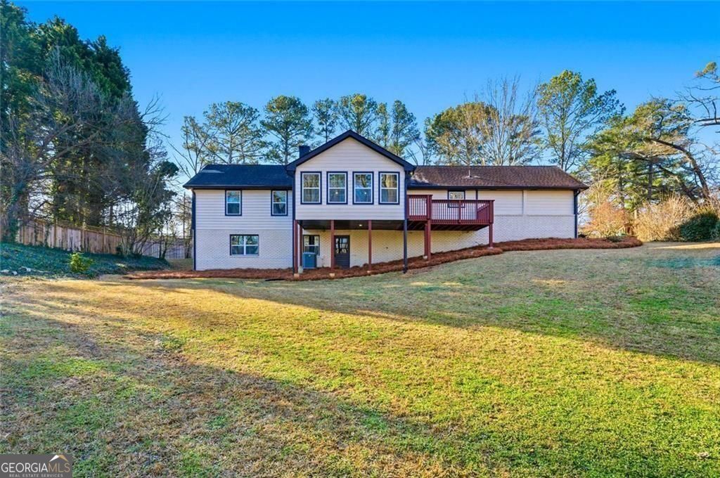 1715 Crestline DR NE
