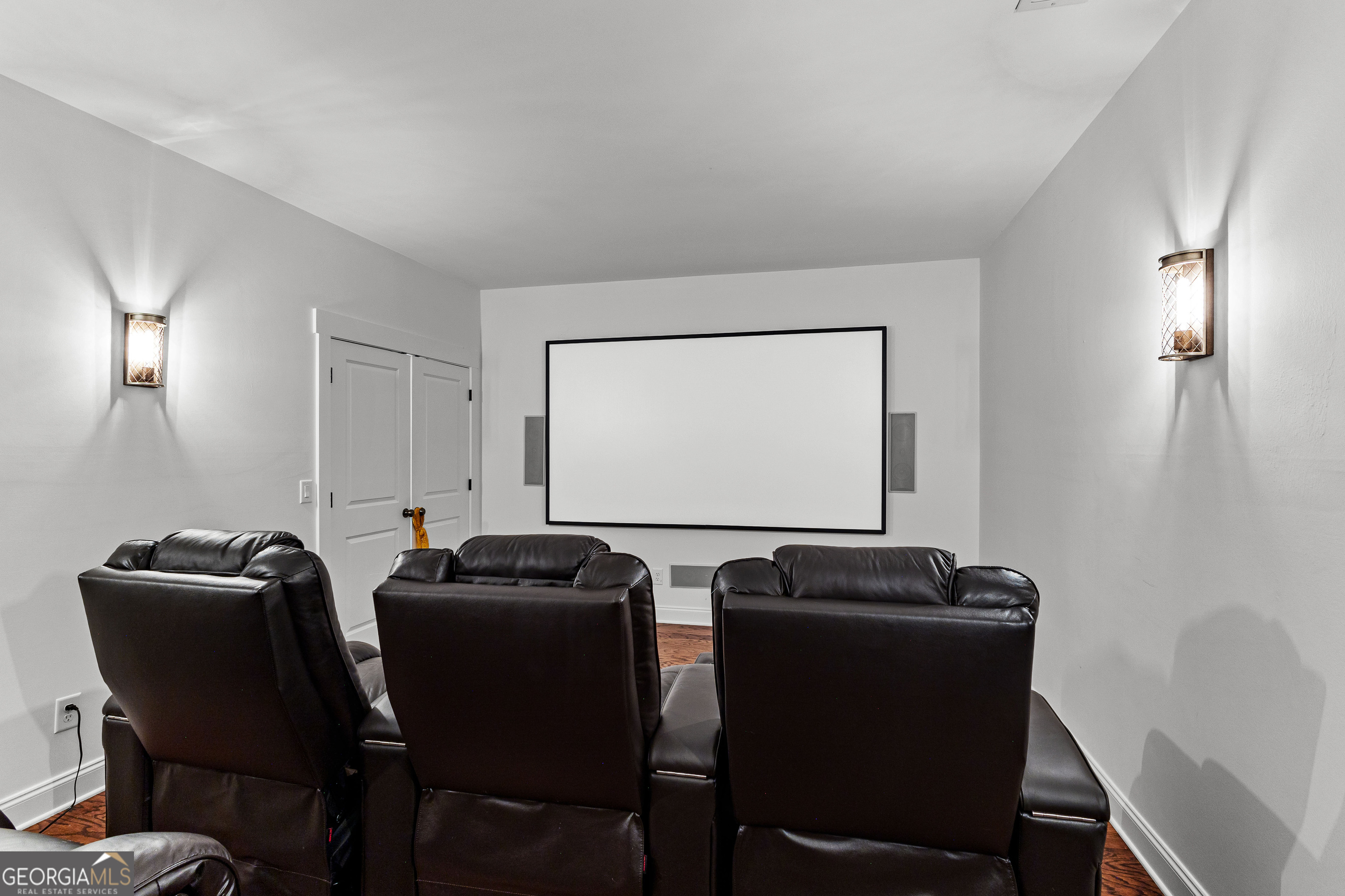 Tyrone, Georgia 30290, United States, 5 Bedrooms Bedrooms, ,5 BathroomsBathrooms,Residential,Pending,151123