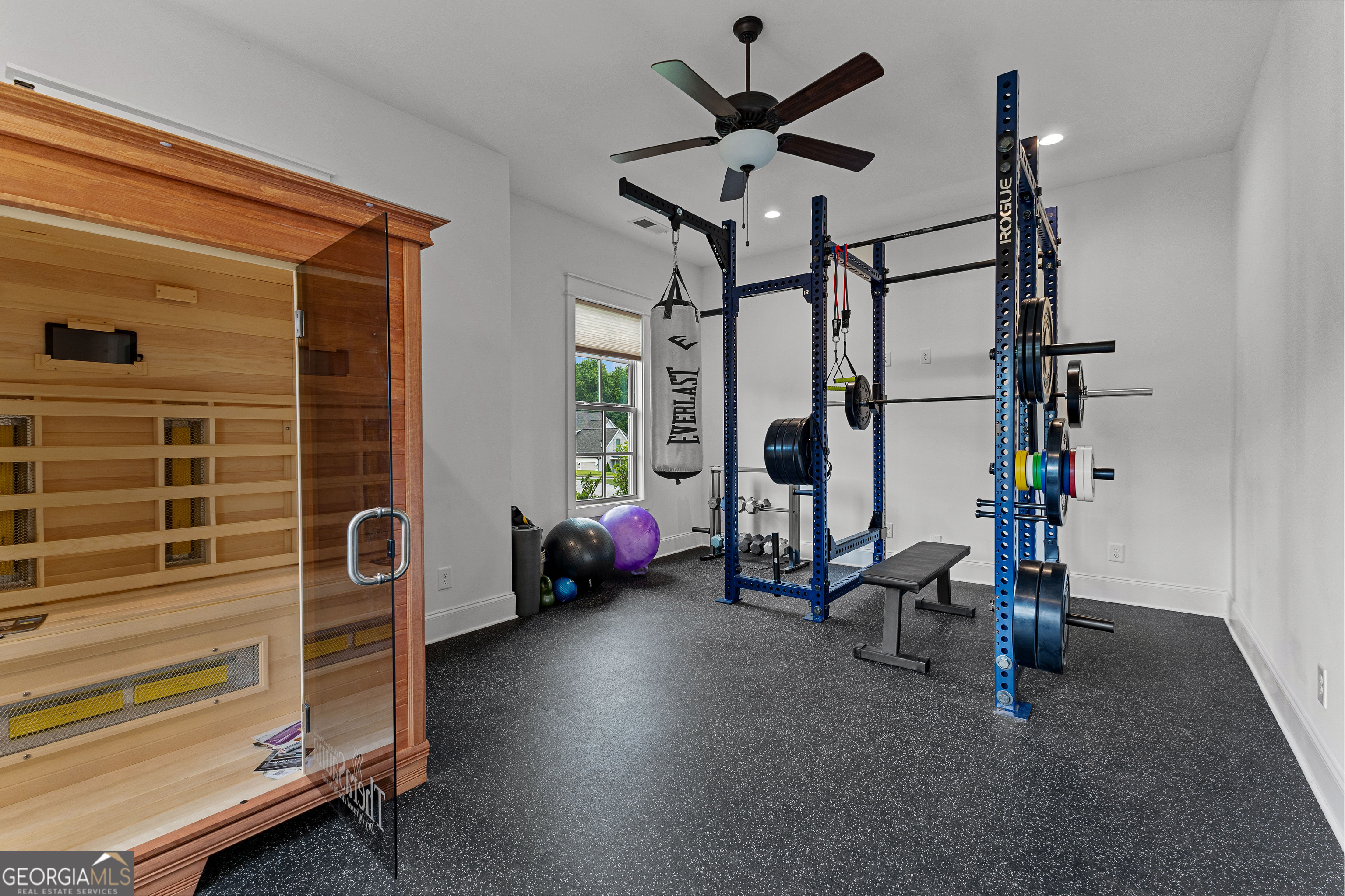 Tyrone, Georgia 30290, United States, 5 Bedrooms Bedrooms, ,5 BathroomsBathrooms,Residential,Pending,151123