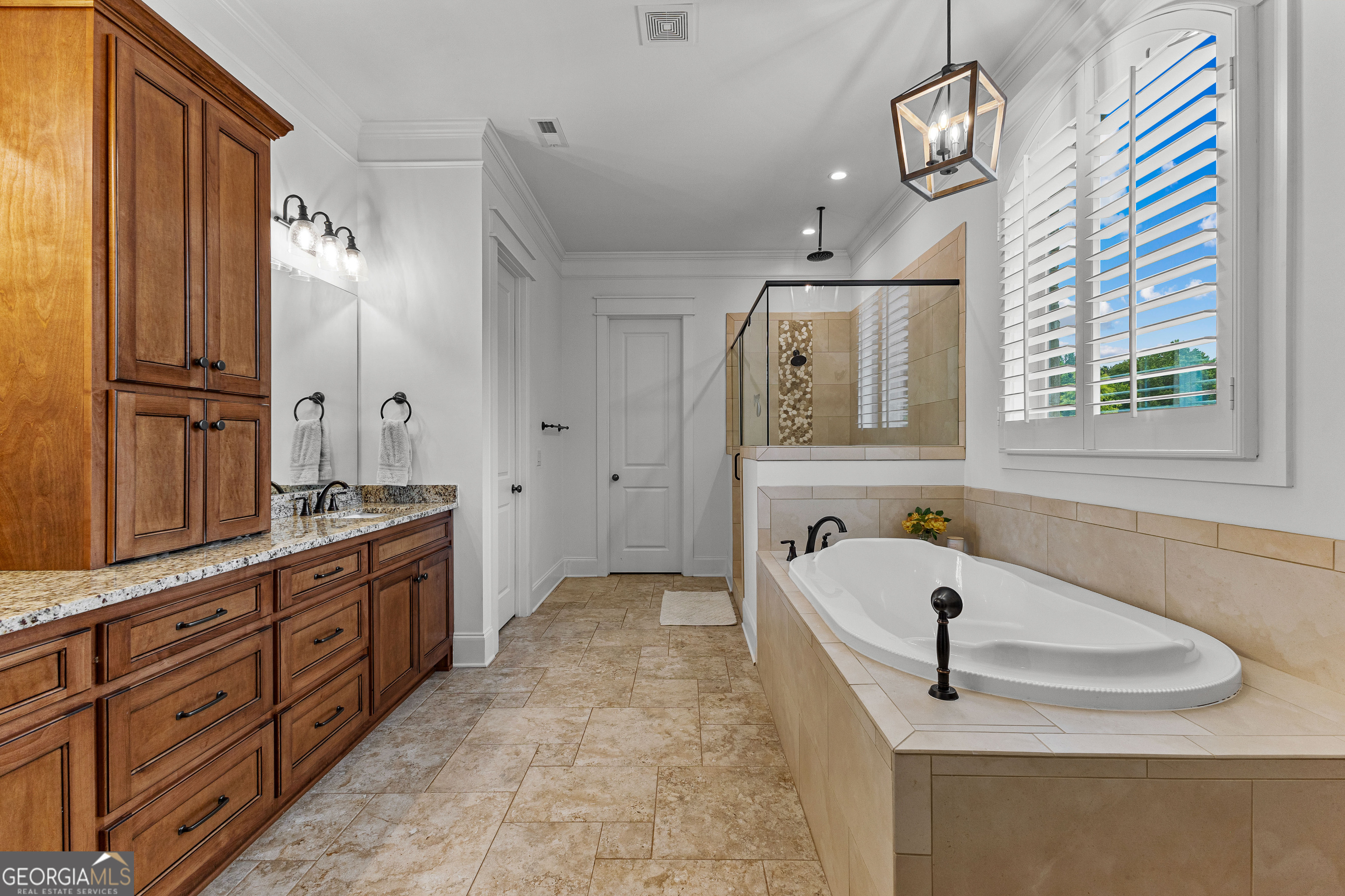 Tyrone, Georgia 30290, United States, 5 Bedrooms Bedrooms, ,5 BathroomsBathrooms,Residential,Pending,151123