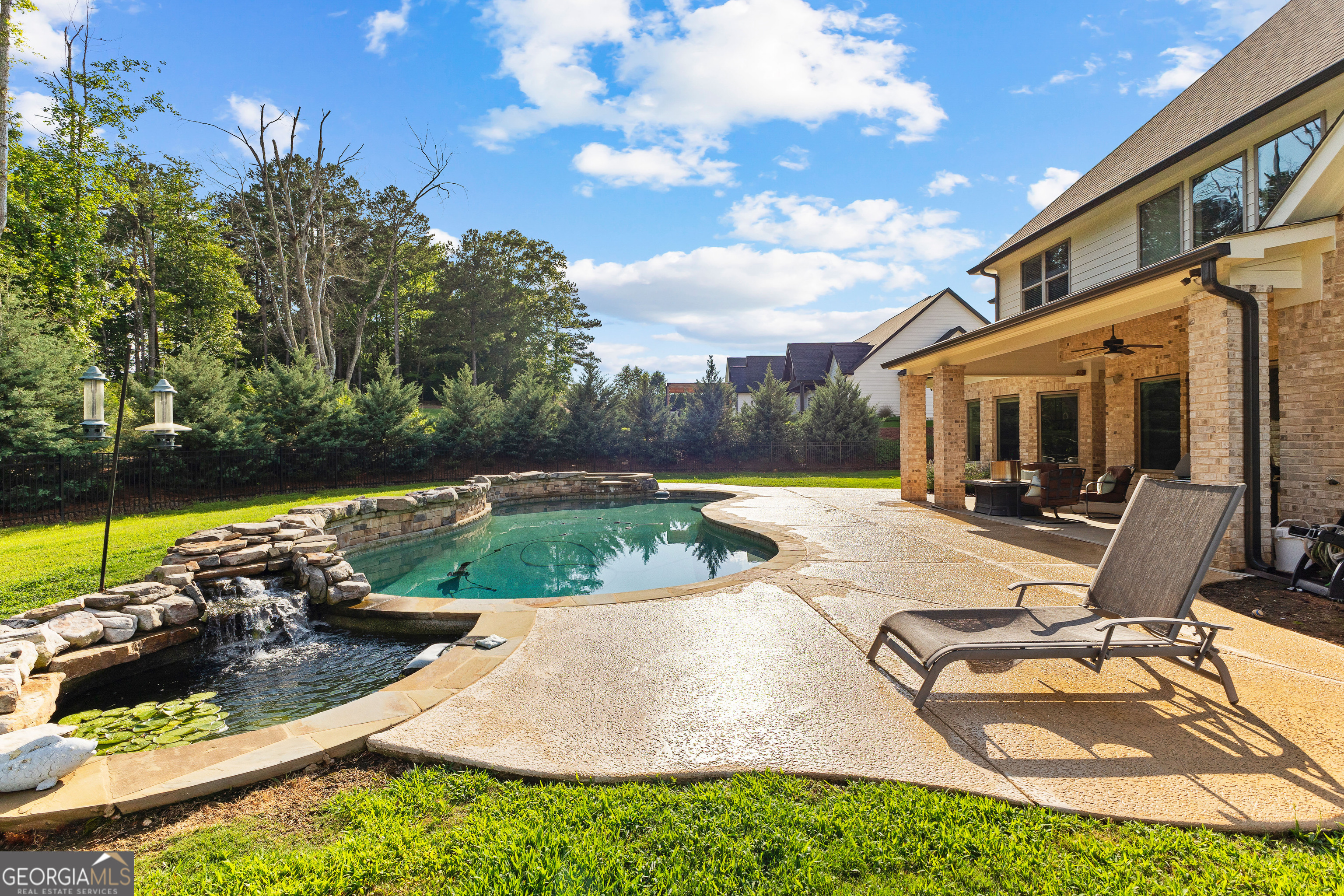 Tyrone, Georgia 30290, United States, 5 Bedrooms Bedrooms, ,5 BathroomsBathrooms,Residential,Pending,151123