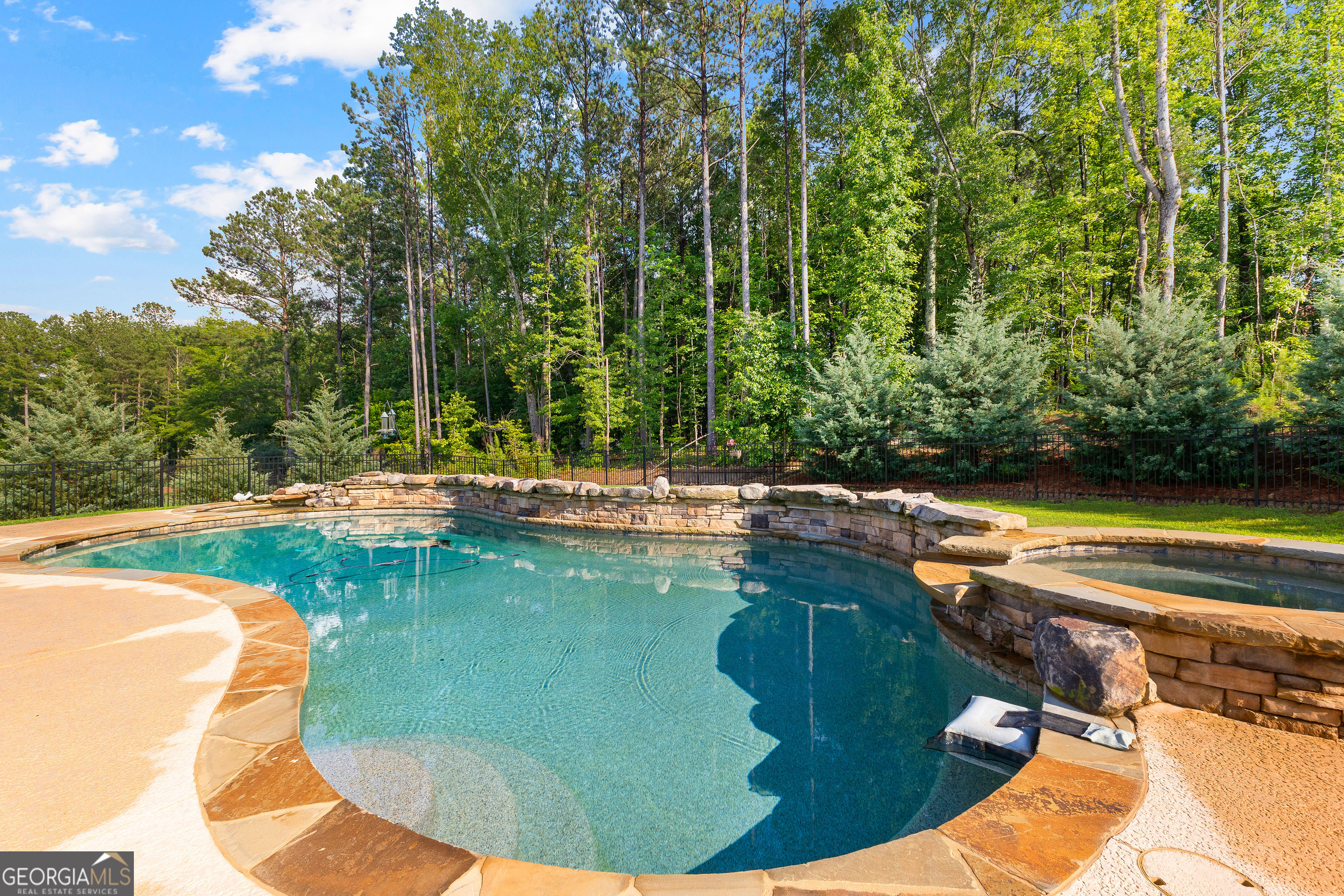 Tyrone, Georgia 30290, United States, 5 Bedrooms Bedrooms, ,5 BathroomsBathrooms,Residential,Pending,151123