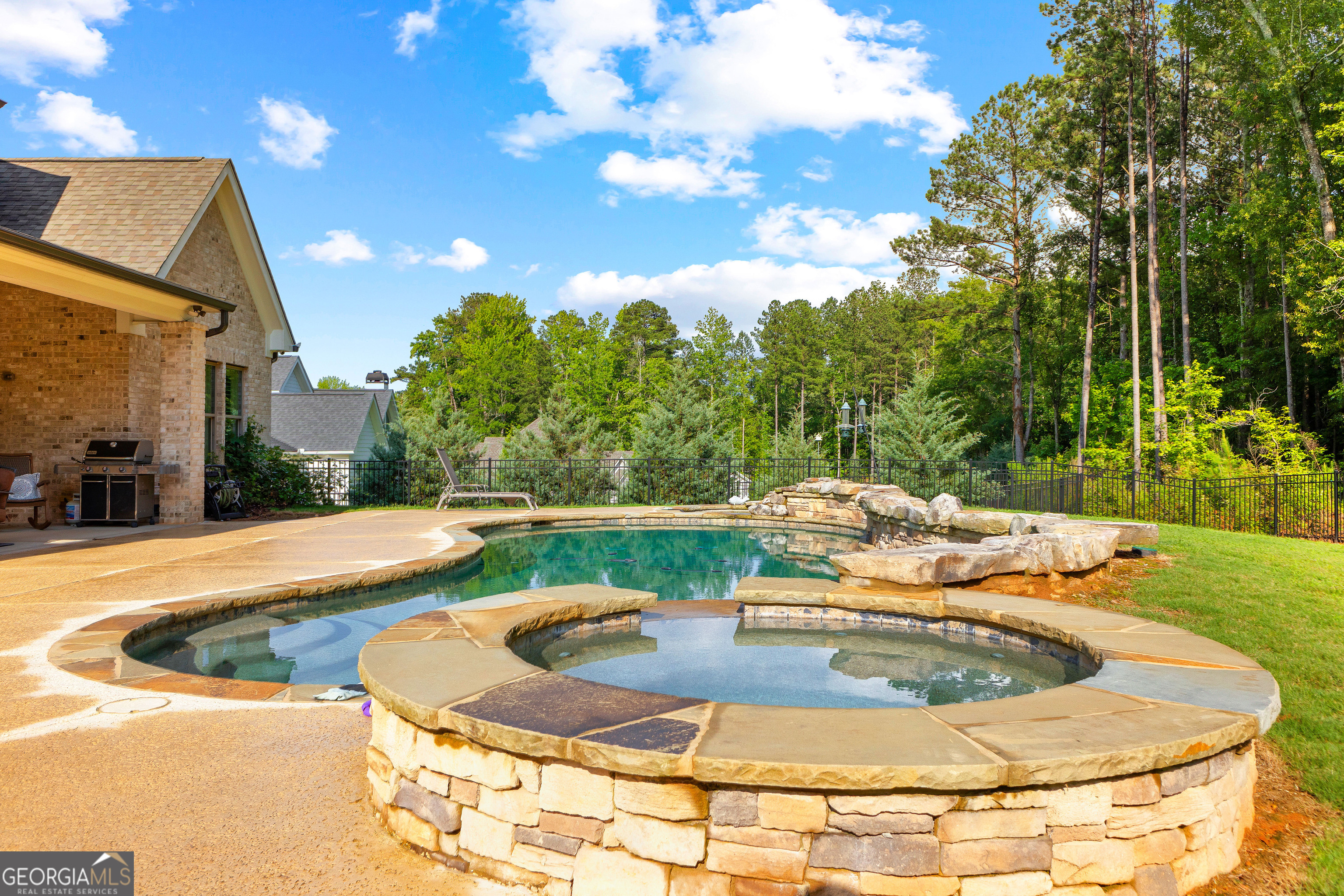 Tyrone, Georgia 30290, United States, 5 Bedrooms Bedrooms, ,5 BathroomsBathrooms,Residential,Pending,151123