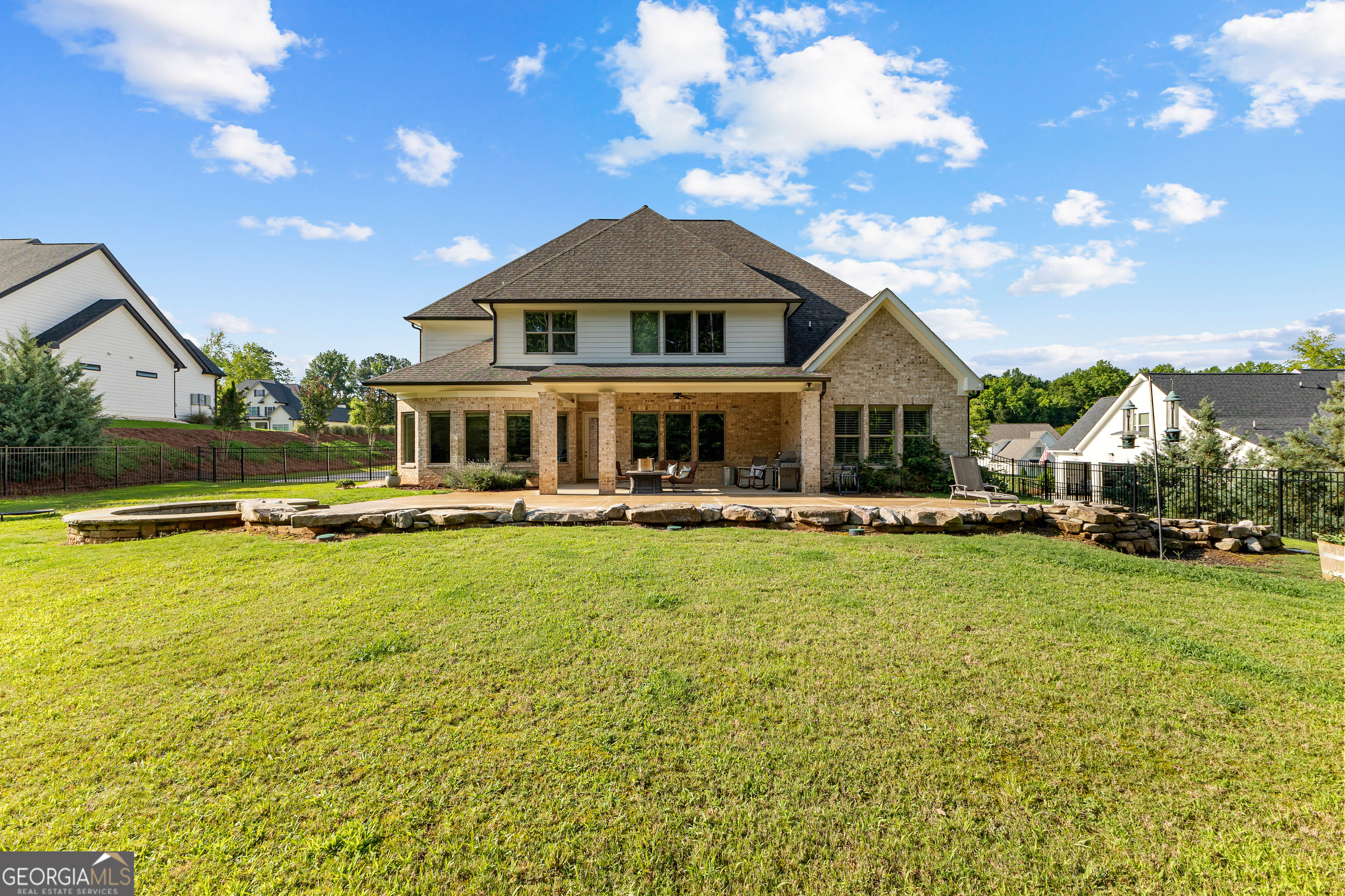 Tyrone, Georgia 30290, United States, 5 Bedrooms Bedrooms, ,5 BathroomsBathrooms,Residential,Pending,151123