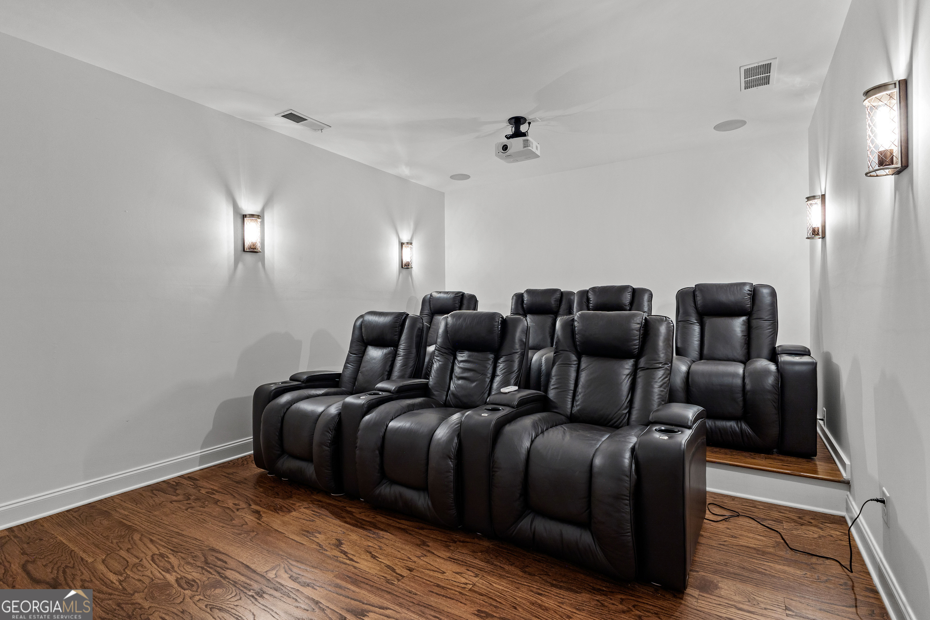 Tyrone, Georgia 30290, United States, 5 Bedrooms Bedrooms, ,5 BathroomsBathrooms,Residential,Pending,151123