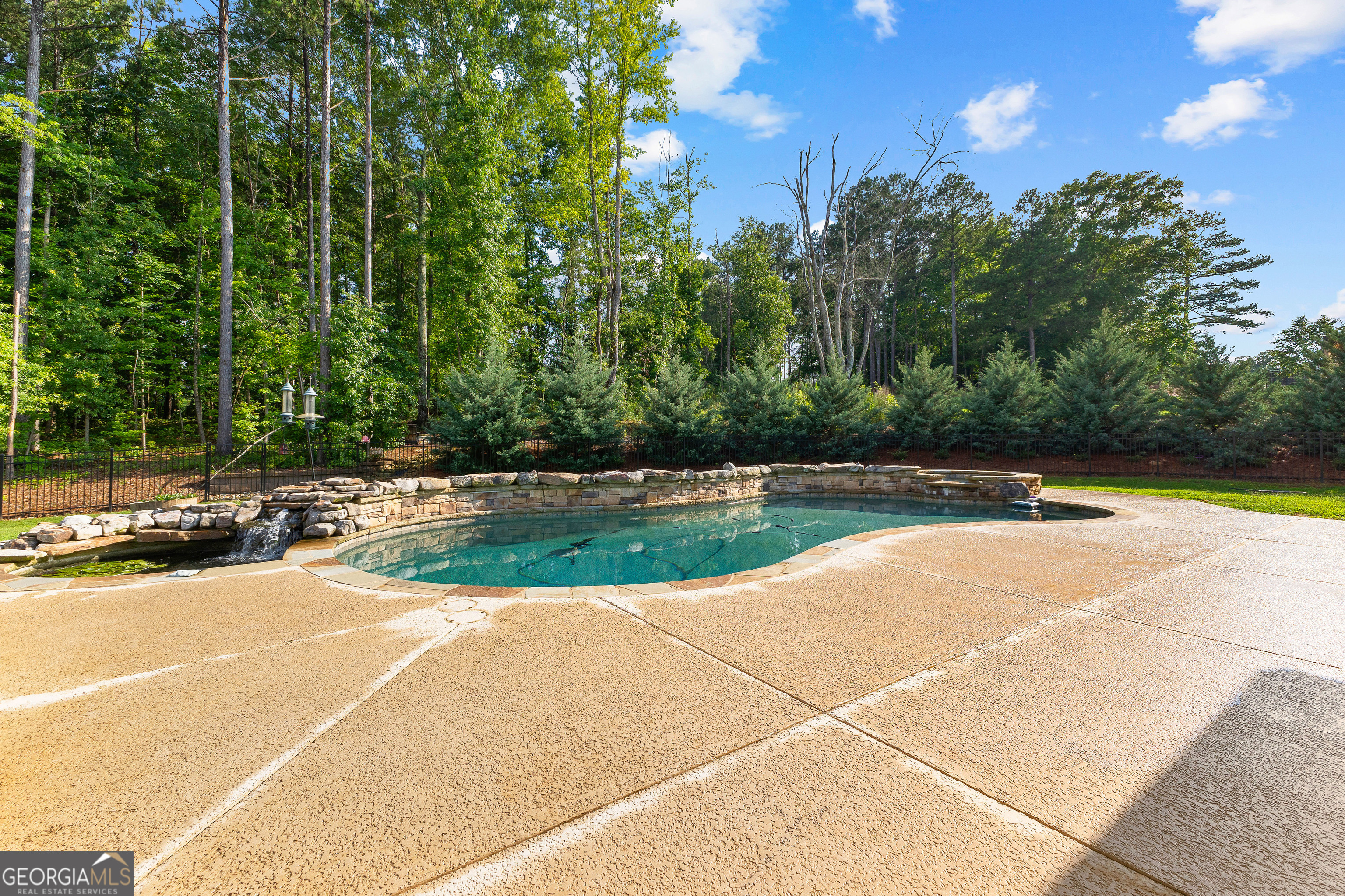 Tyrone, Georgia 30290, United States, 5 Bedrooms Bedrooms, ,5 BathroomsBathrooms,Residential,Pending,151123