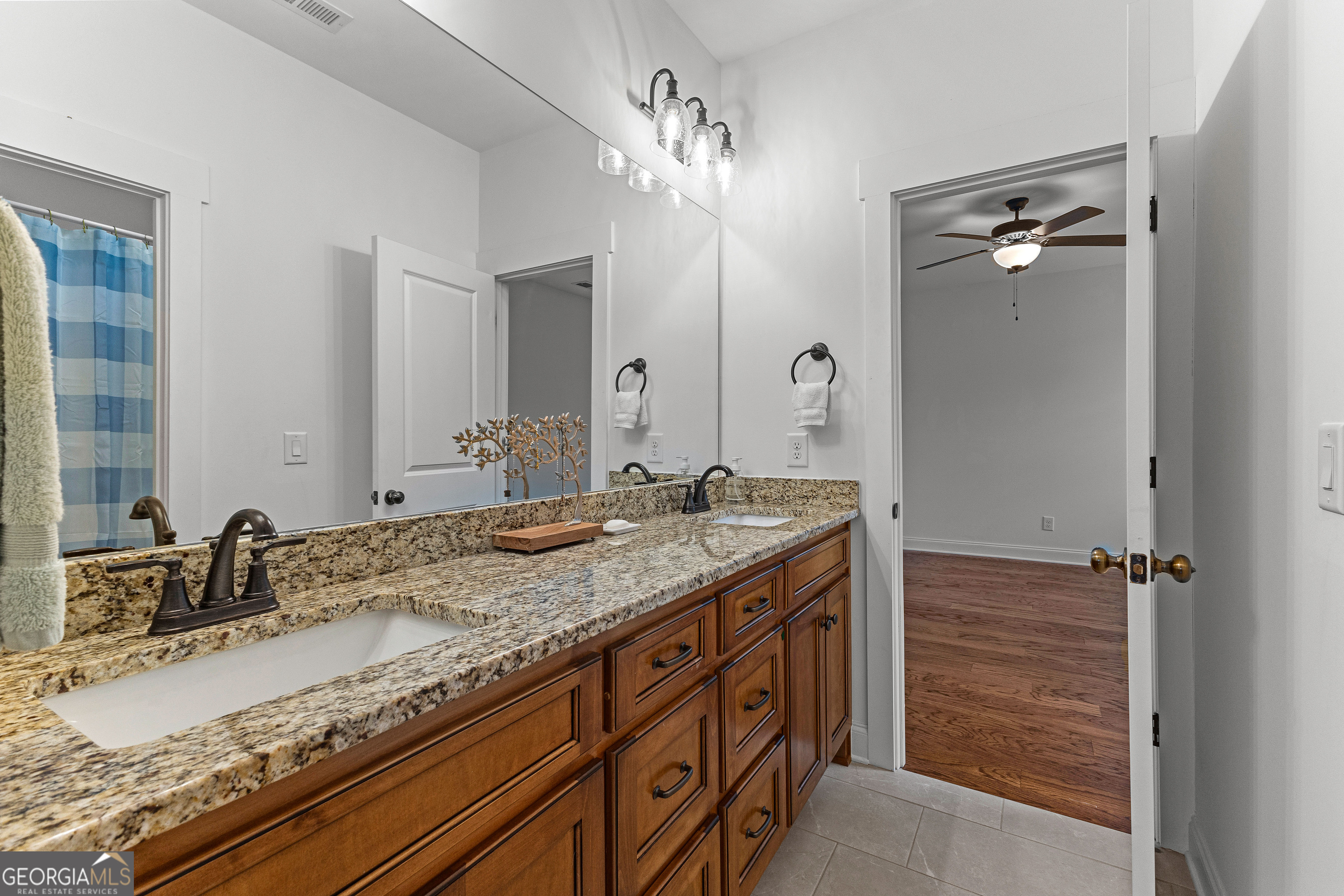 Tyrone, Georgia 30290, United States, 5 Bedrooms Bedrooms, ,5 BathroomsBathrooms,Residential,Pending,151123