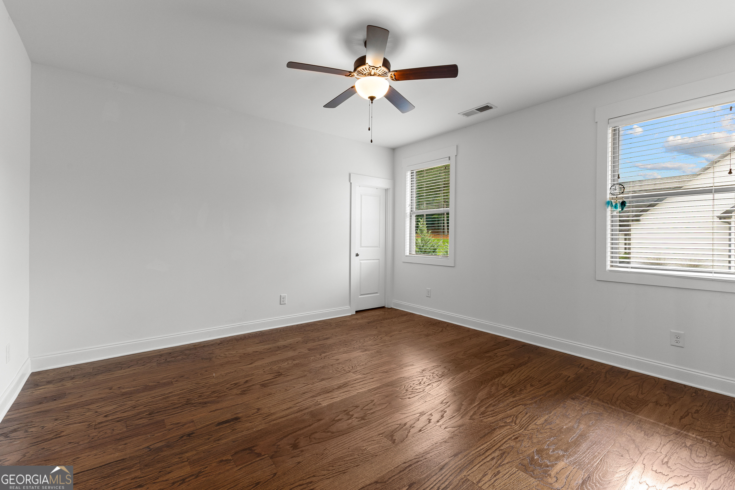 Tyrone, Georgia 30290, United States, 5 Bedrooms Bedrooms, ,5 BathroomsBathrooms,Residential,Pending,151123