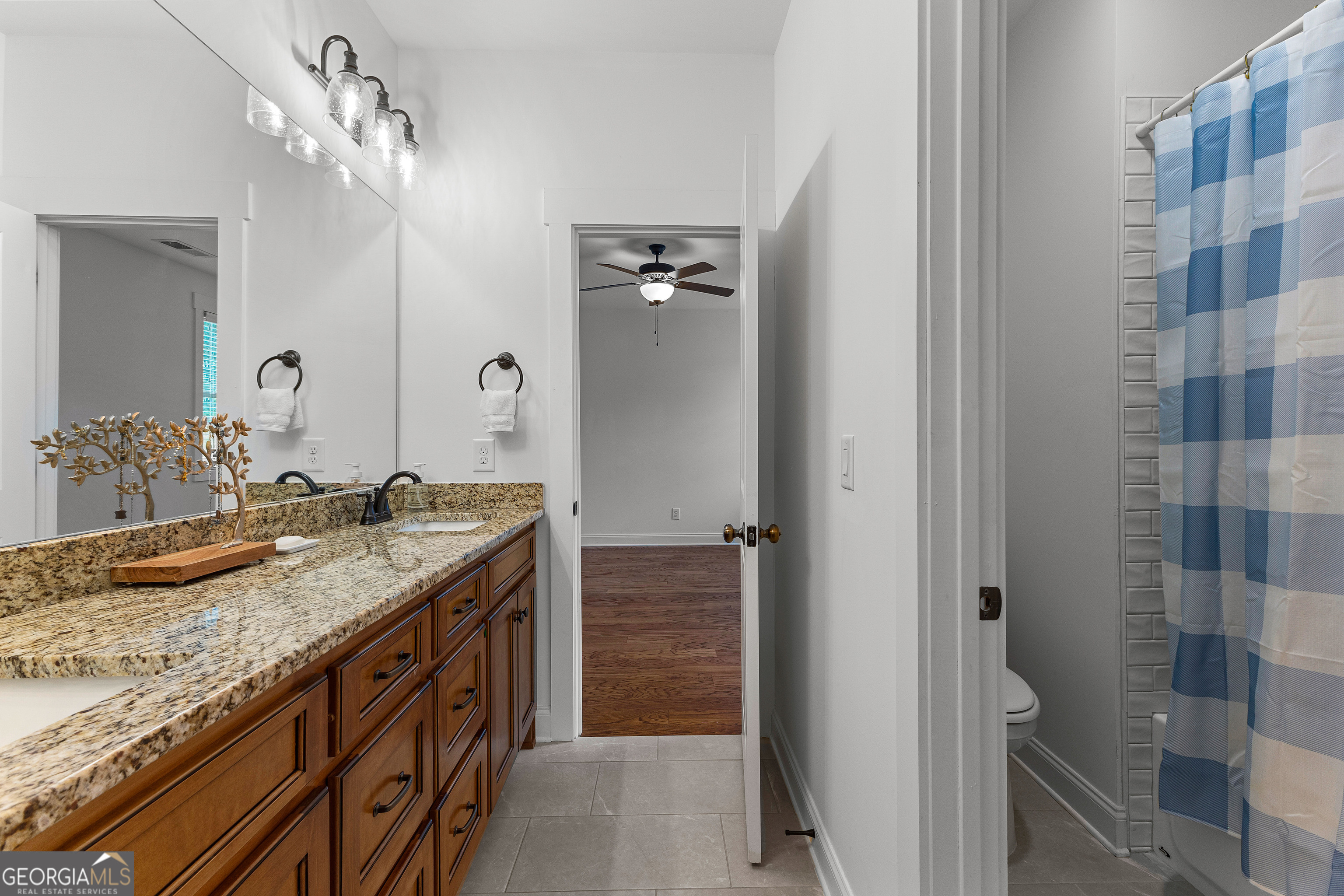 Tyrone, Georgia 30290, United States, 5 Bedrooms Bedrooms, ,5 BathroomsBathrooms,Residential,Pending,151123