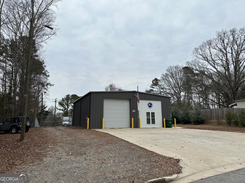 Photo of 205 Avenue C, Carrollton, GA 30117 (MLS # 10696165)