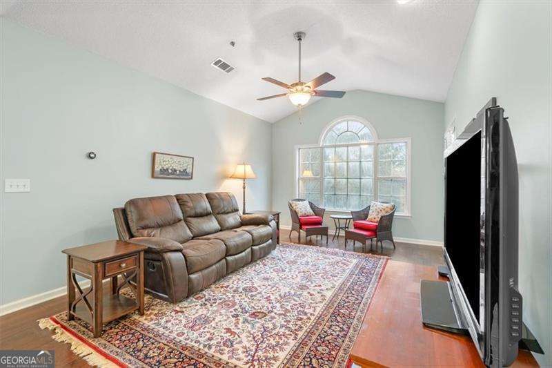 803 Spring Heights LN SE