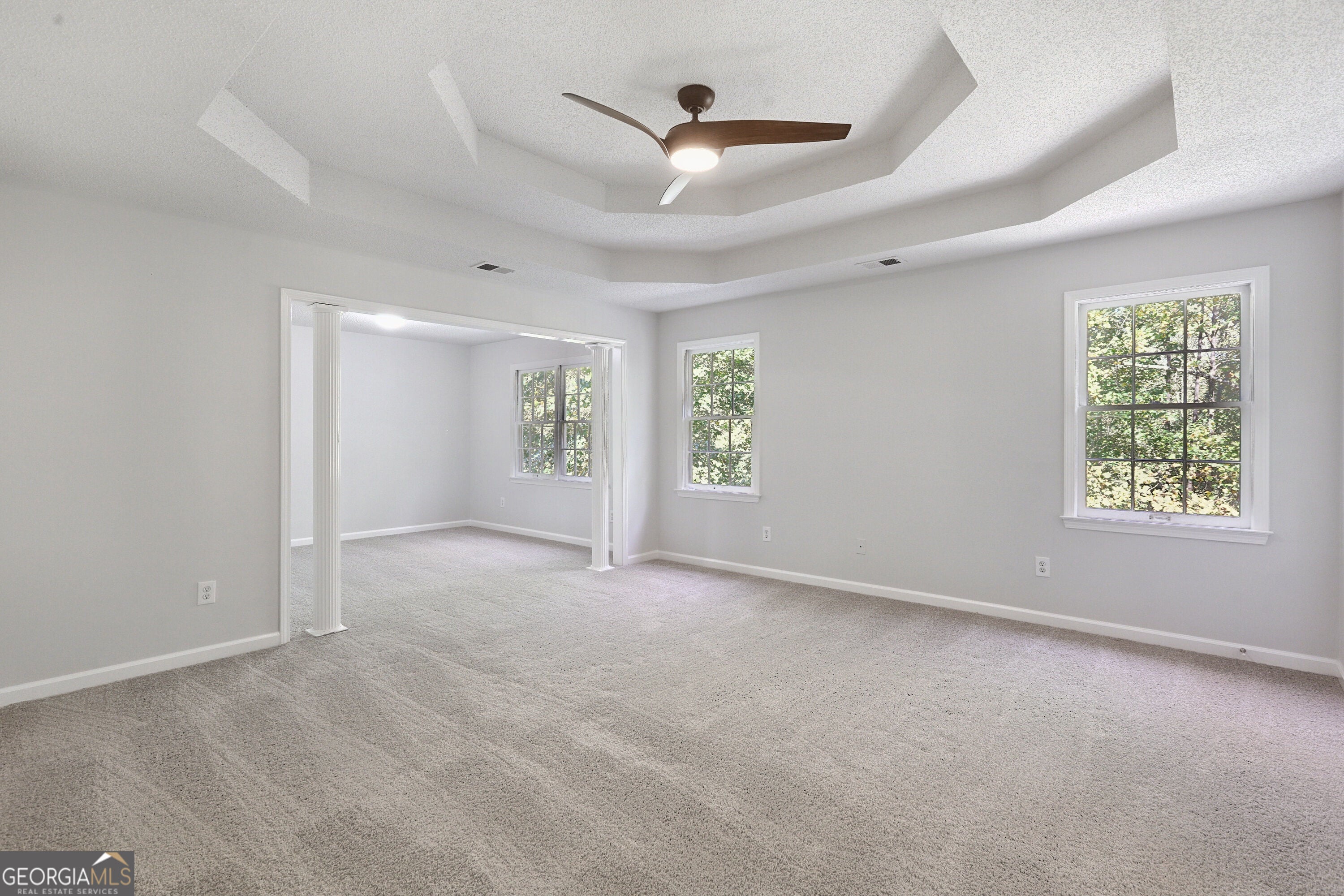 1077 Angel LN