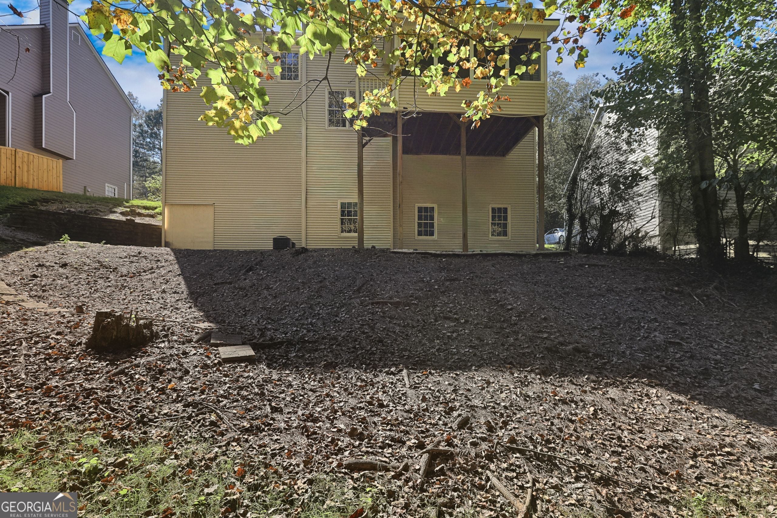 1077 Angel LN